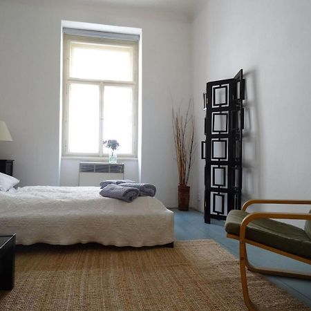 Garden Apartment On Art Nouveau Street In Central Prague Ngoại thất bức ảnh
