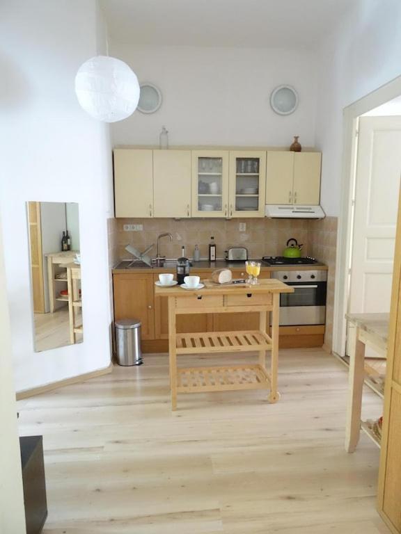 Garden Apartment On Art Nouveau Street In Central Prague Ngoại thất bức ảnh