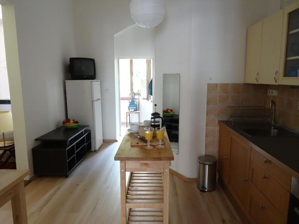 Garden Apartment On Art Nouveau Street In Central Prague Ngoại thất bức ảnh